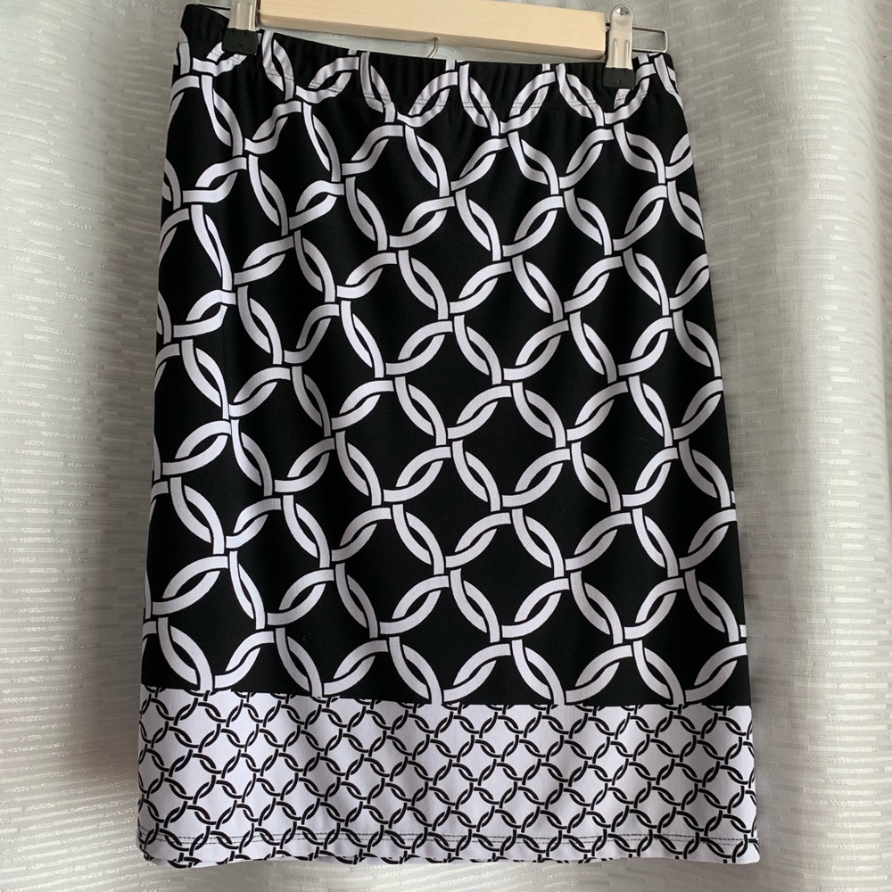 Susan Graver Black and White Patterned Skirt